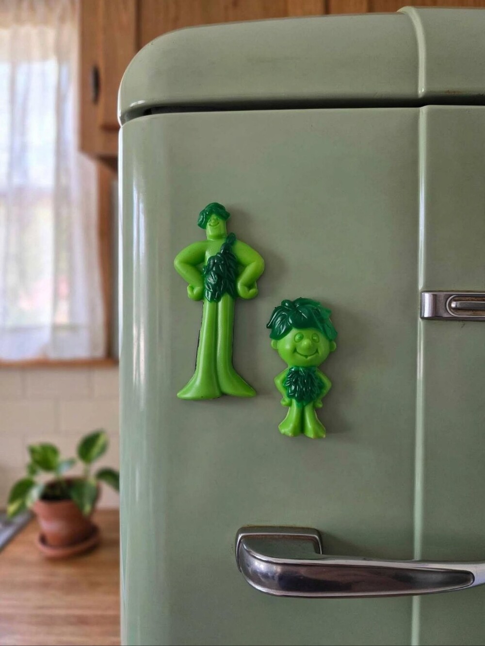 Vintage Jolly Green Giant & Little Sprout Plastic Magnets Made in USA